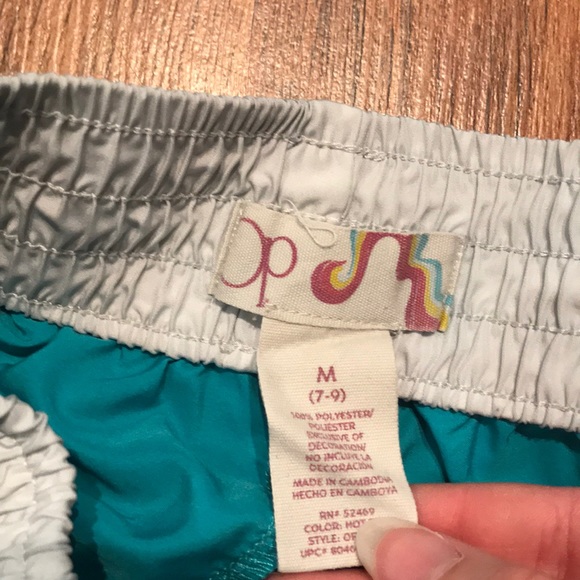 Shorts - Picture 3 of 3